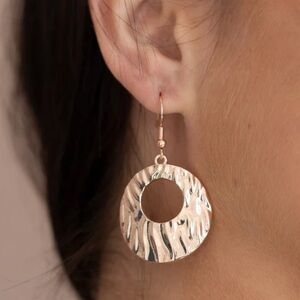 ❤️ NWT! Paparazzi ‘Warped Perceptions’ Rose Gold Tone Earrings